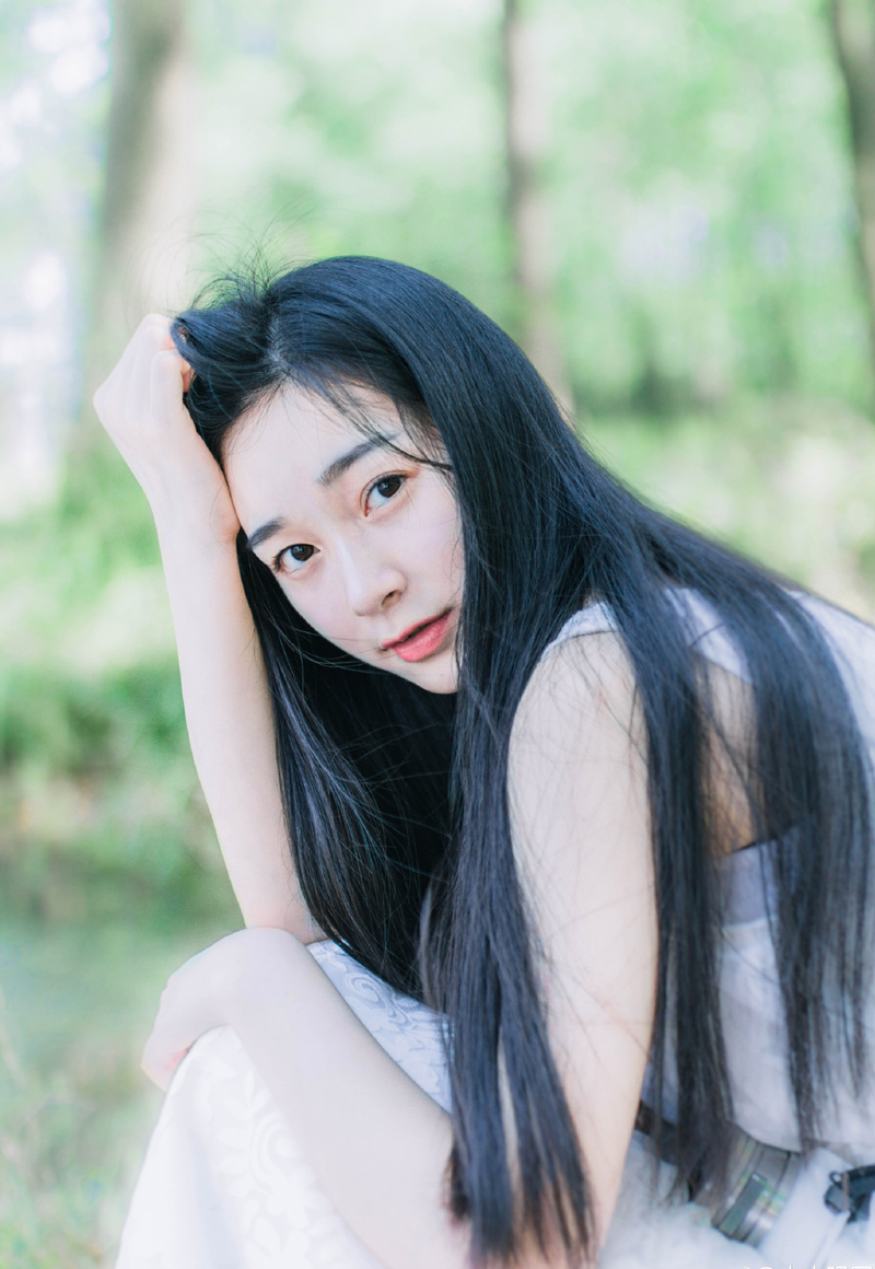 “不会。”小乔摇了摇头，眼中的茫然之色更浓：“妾身也不知道。”